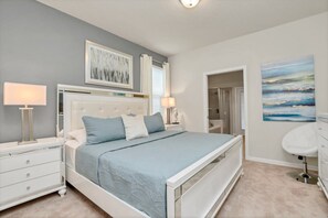 6 bedrooms, laptop workspace, iron/ironing board