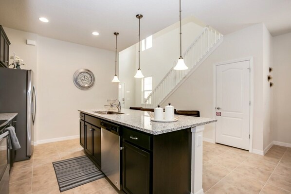 Mikrowelle, Ofen, Herdplatte, Geschirrspüler