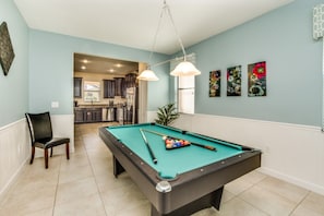 6 bedrooms, laptop workspace