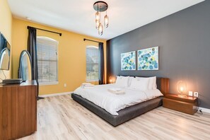 7 habitaciones y espacio para trabajar con laptop 