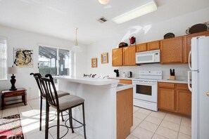 Microwave, oven, stovetop, dishwasher - Luxury 5 Star Villa on Windwood Bay Resort, Orlando Villa 3609 (Davenport)