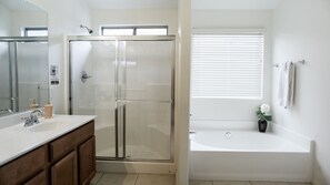 House (4 Bedrooms) | Bathroom - Near Great Shopping & Dining! Pool Table & Games! (Glendale)