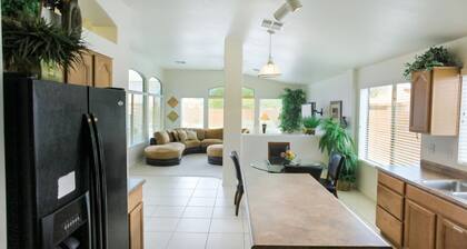 Near Great Shopping & Dining! Pool Table & Games!