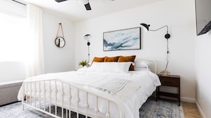 Studio (4 Bedrooms) | 4 sovrum, strykjärn/strykbräda och sängkläder