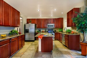 Refrigerador, microondas, horno, licuadora