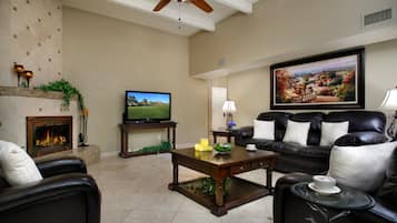 Rumah (5 Bedrooms) | Area keluarga | Televisi 45-inci dengan saluran TV satelit