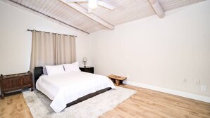 Studio (6 Bedrooms) | 6 bilik tidur, cadar katil 