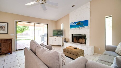 North Phoenix 6 Bedroom With Guest House & Pool!