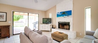 North Phoenix 6 Bedroom With Guest House & Pool!