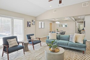 TV, Netflix, streaming services, stereo - Best of Allen at Fountain Park – 5-BD/2-BA w/ Pool (Allen)