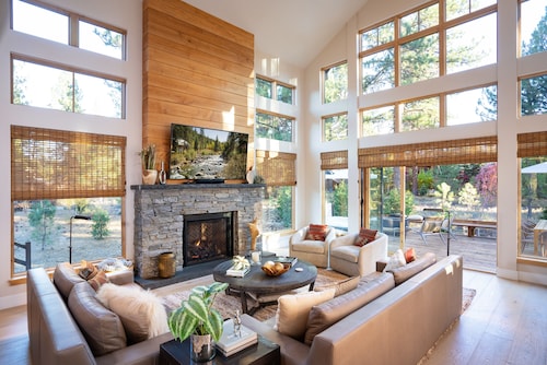 Impeccable Mountain-Modern Home | Custom-Built Beds | Tesla Charger in Garage