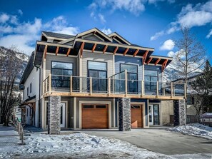 Exterior - ⭐⭐⭐⭐⭐BRAND NEW|PARQ by SAMSARAR RESORT|Private Entry|Top View|Luxury|Downtown 4B (Canmore)
