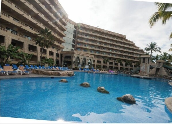 Indoor pool, outdoor pool