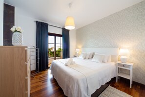 4 bedrooms, iron/ironing board, free WiFi, bed sheets
