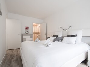 2 chambres, fer et planche à repasser, Wi-Fi, draps fournis