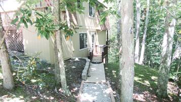 Condo, 2 Bedrooms | Property grounds