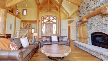 House, 5 Bedrooms | Living area | Smart TV, DVD player, table tennis