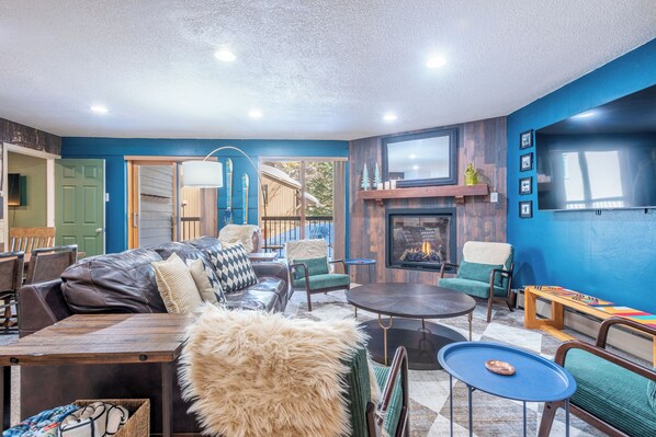 TV, fireplace - Ski-in/Out 3 Bedroom/3 Bath Center Village. Ski to your deck!!! Free WiFi (copper mountain)