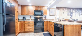 Ski-in/Out 3 Bedroom/3 Bath Center Village. Ski to your deck!!!  Free WiFi