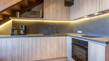 Refrigerador, placa de cocina, lavavajillas, cafetera/tetera