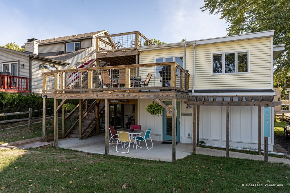 Enjoy Lake Michigan Sunsets at Fully Equipped 2BR Duplex at the Beach!