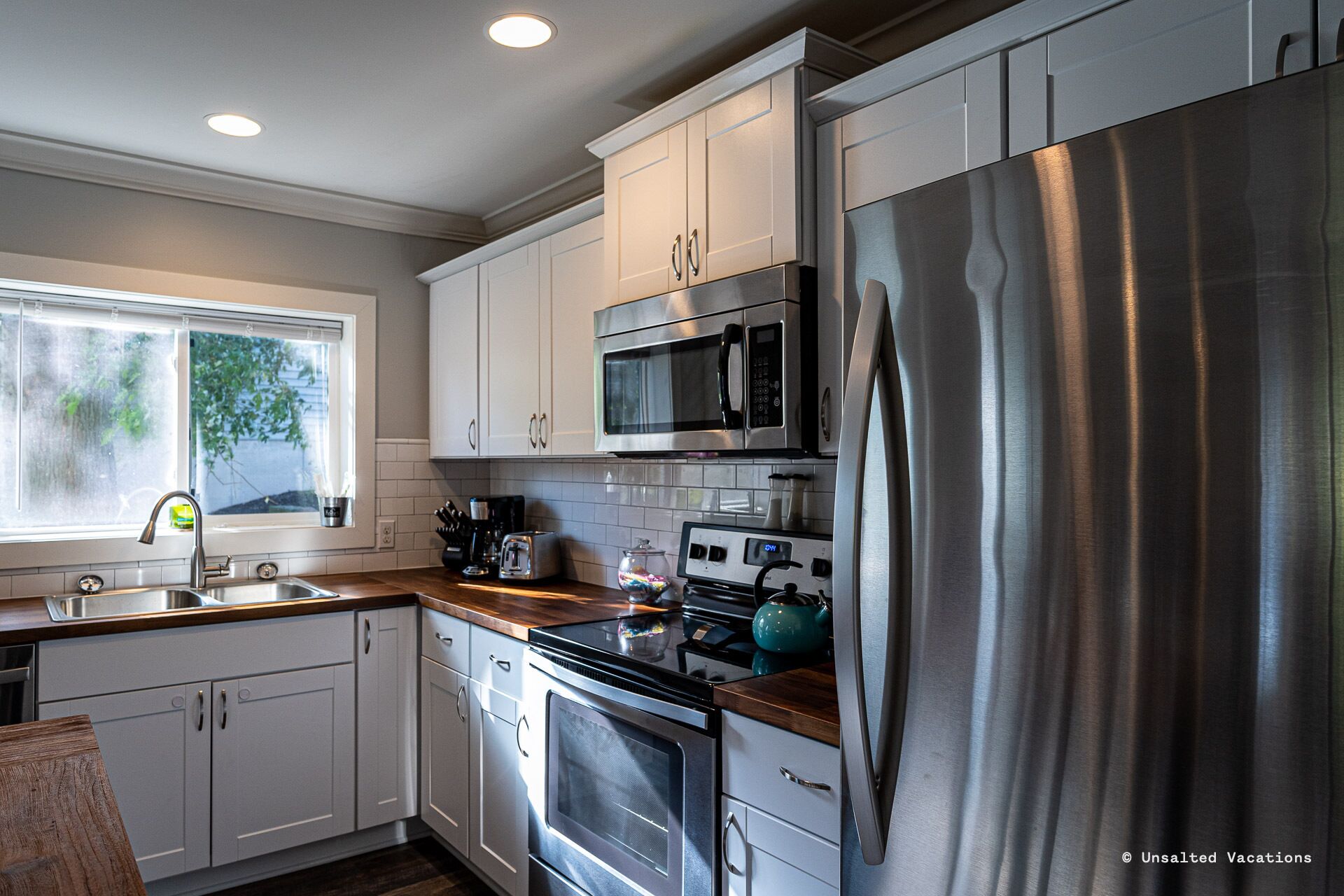 Enjoy Lake Michigan Sunsets at Fully Equipped 2BR Duplex at the Beach!