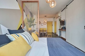 Iron/ironing board, free WiFi, bed sheets