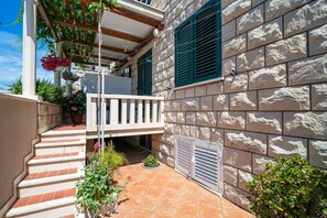 开间 (Studio Apartment with Terrace) | 外观