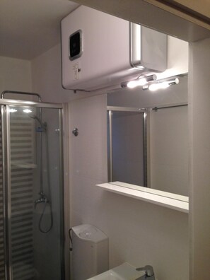 Studio (Studio Apartment) | Bathroom | Towels - Villa Ivka (Dubrovnik)