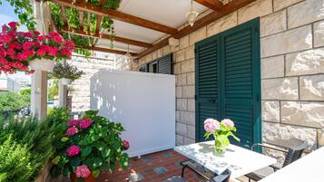 Studio (Studio Apartment with Terrace) | Terrace/patio