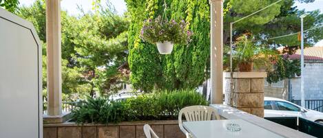 Apartment (Two-Bedroom Apartment with Terrace) | Außenbereich