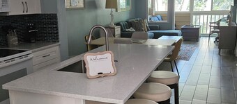 Ocean front complex, ocean and lagoon view villa. A quiet, natural paradise. 