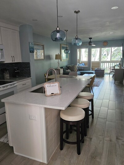 Ocean front complex, ocean and lagoon view villa. A quiet, natural paradise.