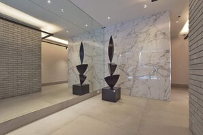 المنشأة من الداخل