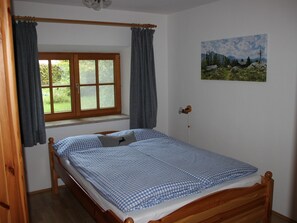 1 bedroom, Internet, bed sheets, wheelchair access