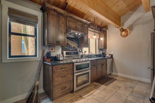 A Perfect Stay n’ Play upgraded 2 Bedroom Northstar Condo