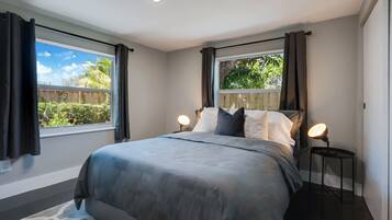 4 bedrooms, iron/ironing board, free WiFi, bed sheets