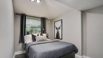 4 bedrooms, iron/ironing board, free WiFi, bed sheets