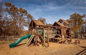 Children’s area - Two Bedroom Luxury Condo, Table Rock Lake, Branson (2105898) (Indian Point)