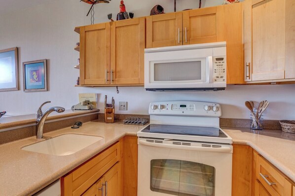 Microwave, oven, dishwasher, coffee/tea maker