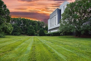 Property grounds - Sonesta Charlotte (Charlotte)
