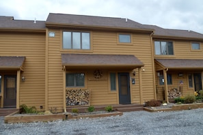 Exterior detail - 🕶 3 Bedroom Condo 🕶 Minutes From Blackwater Falls and Canaan Valley Resort 🐿 (Davis)