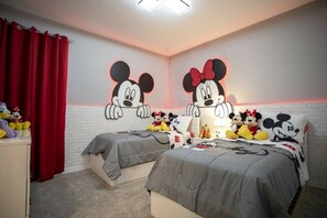 9 bedrooms, iron/ironing board, free WiFi, bed sheets - Luxury Single Home With Private Pool and Game Room (Kissimmee)