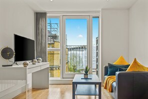 1 bedroom, in-room safe, desk, iron/ironing board