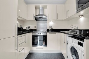 Fridge, microwave, stovetop, dishwasher