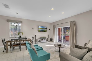 Smart TV - Comfortable 4br w/ private jacuzzi (Kissimmee)
