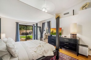 4 quartos, escrivaninha, ferros/tábuas de passar roupa, Wi-Fi