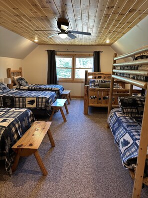 6 bedrooms, desk, iron/ironing board, free WiFi