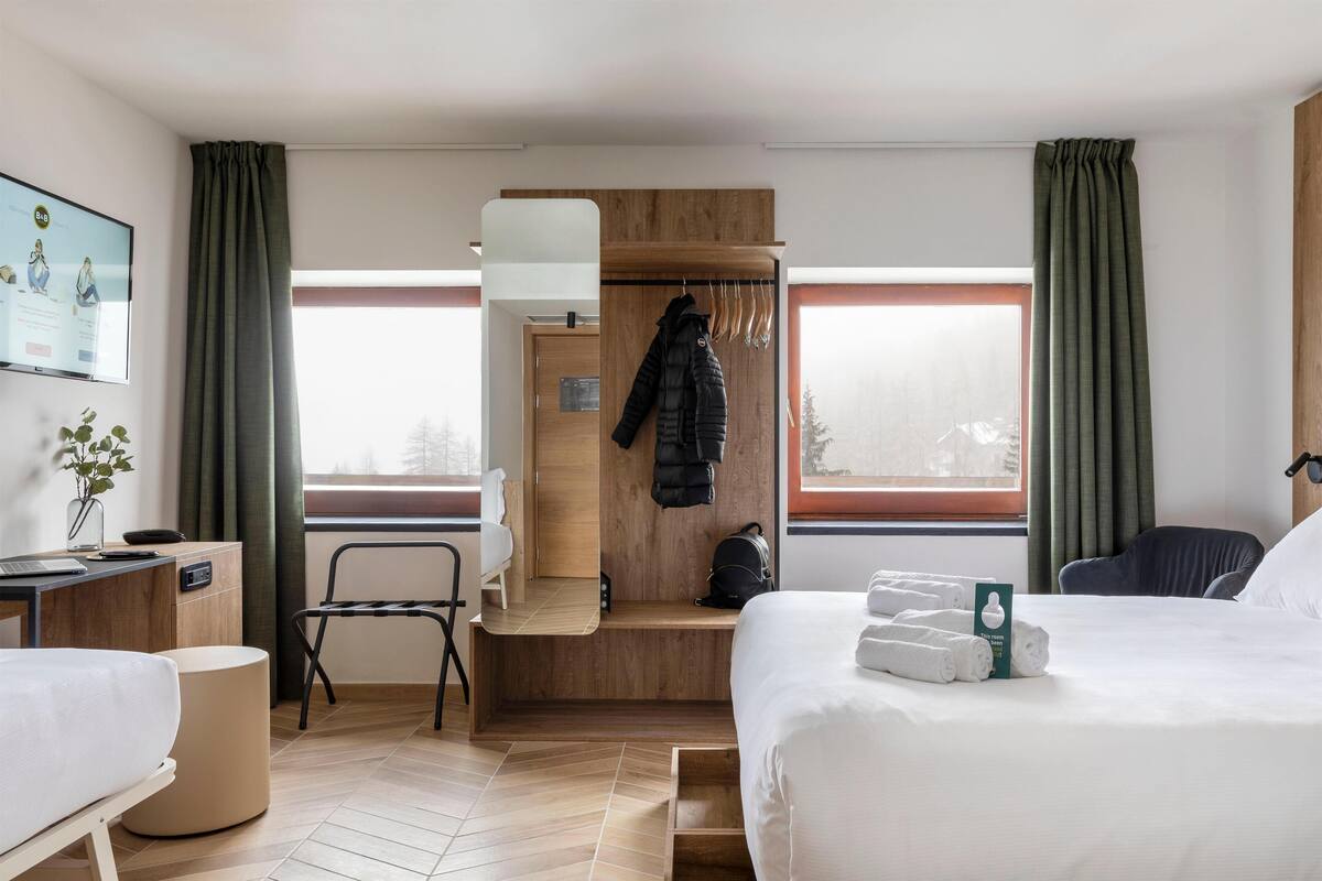 Quarto triplo standard, para não fumantes, vista para a montanha | Roupas de cama antialérgicas