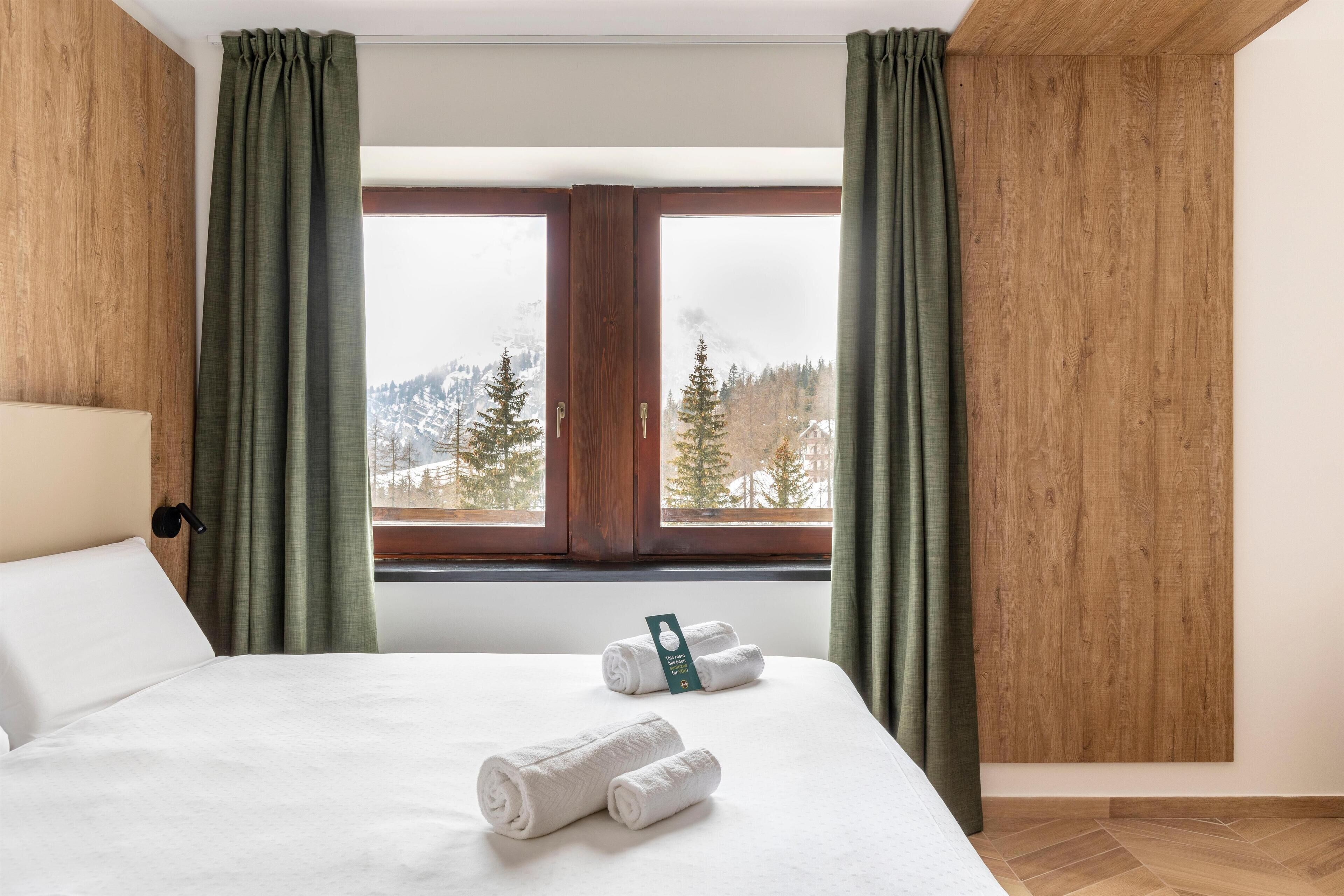 Standard Triple Room, 3 Twin Beds, Non Smoking | Hypo-allergenic bedding, memory foam beds, in-room safe